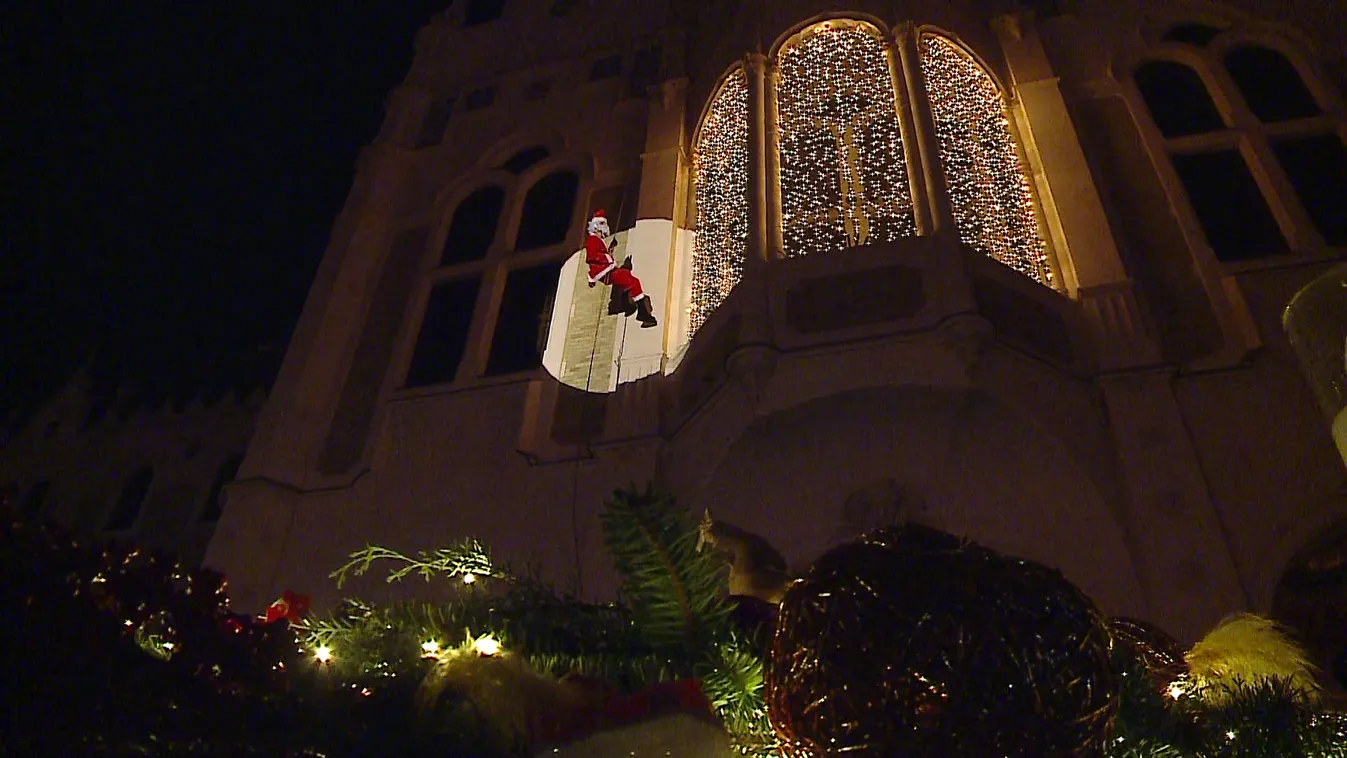 Radar - A felújított Városházáról ereszkedett le a Gong Mikulás