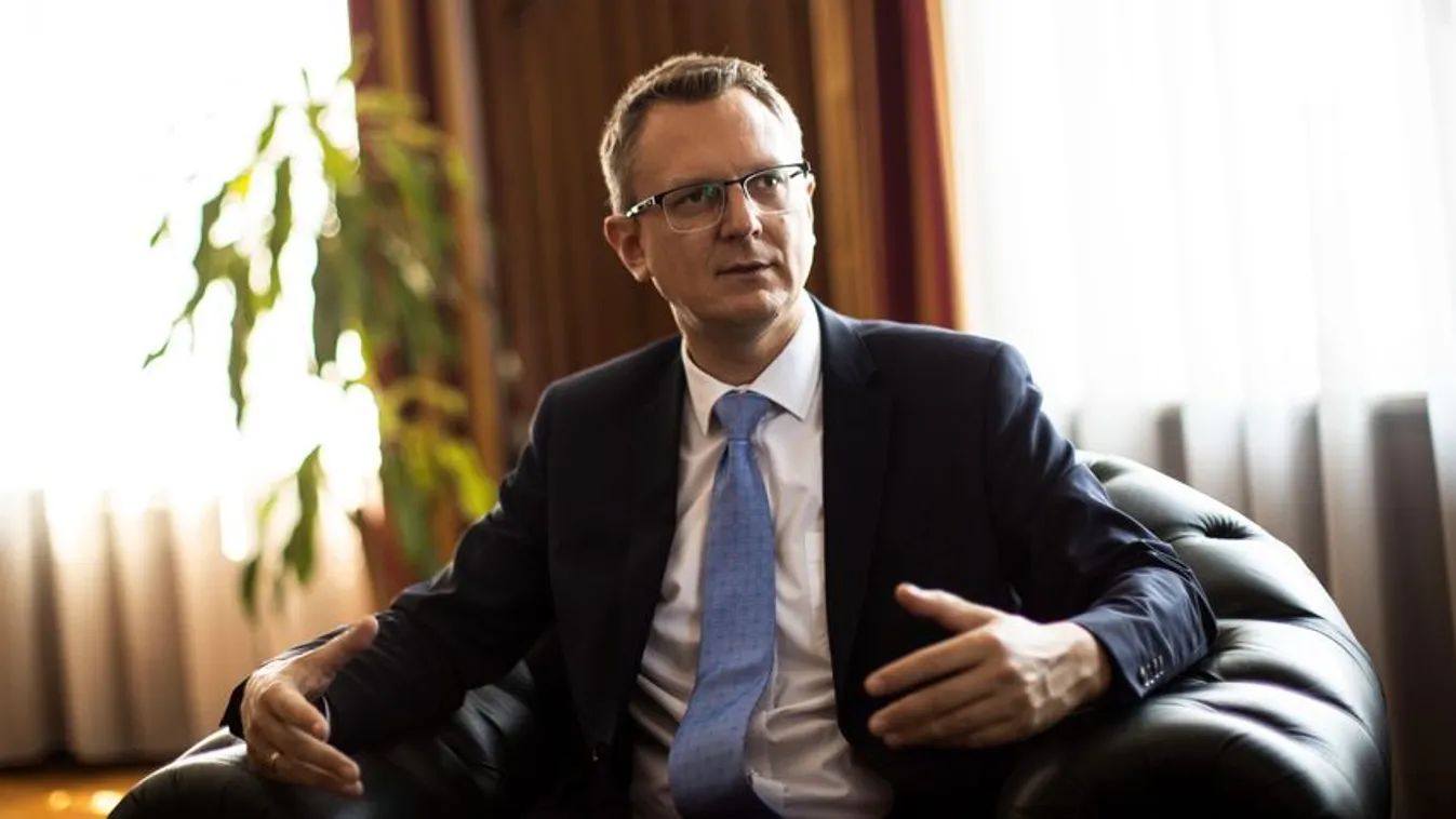 Rétvári Bence: Azért dolgozunk, hogy béke legyen