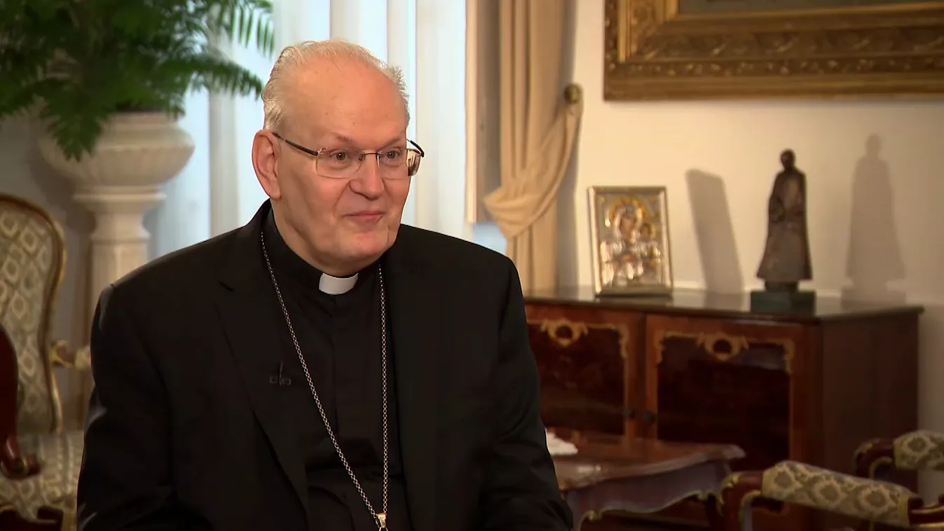 Erdő Péter: Isten az emberiség iránti szeretetét mutatta meg azzal, hogy egy lett közülünk