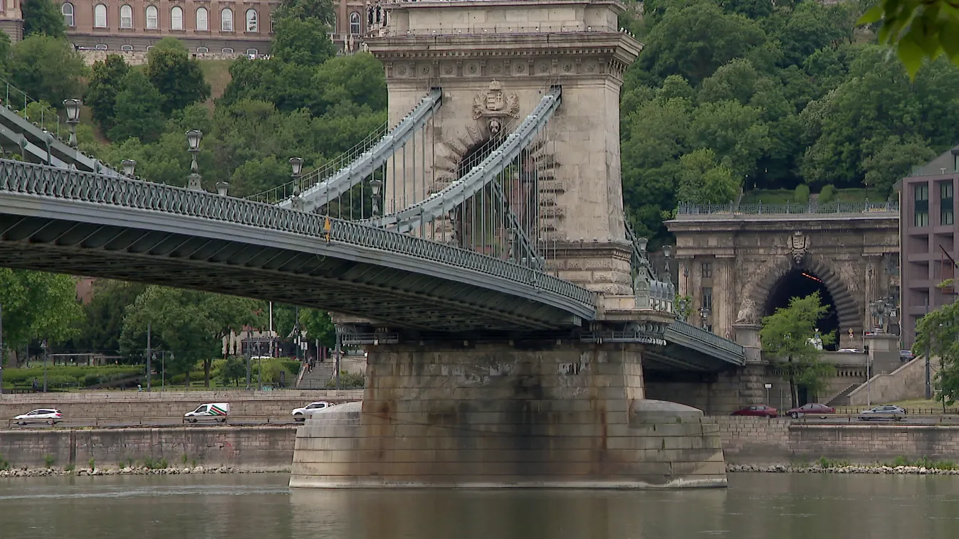Ma délután megnyitják a Lánchidat, az autósokat azonban nem engedik fel rá