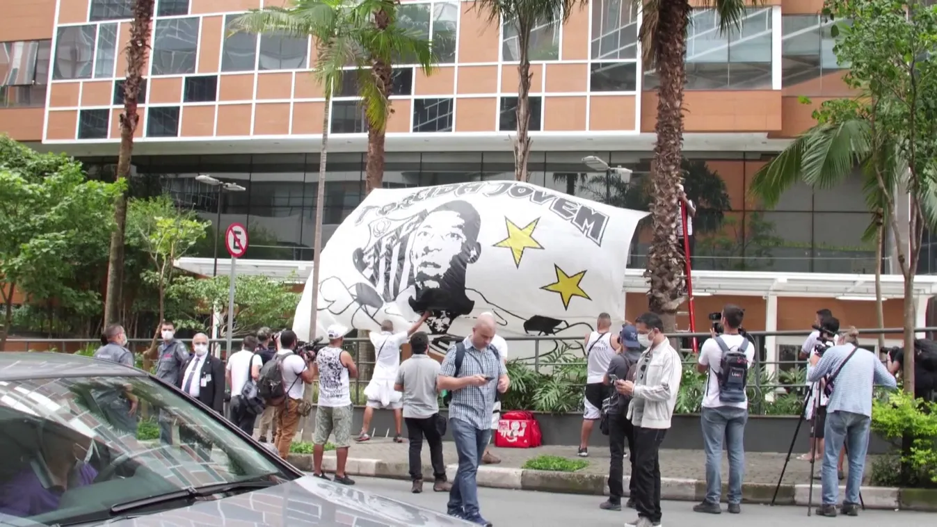 Negyeddöntők a világbajnokságon, Pelét kórházban kezelik