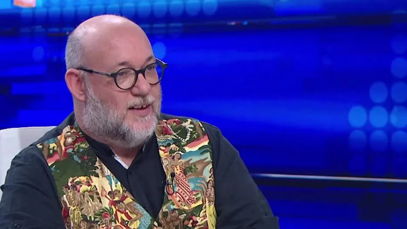 Tanárok és diákok tüntettek a hétvégén, miután újabb pedagógusok munkaviszonyát szüntették meg