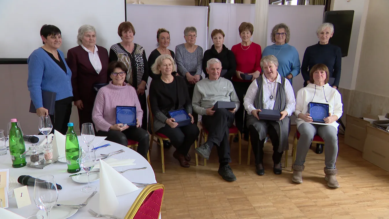 Az 1982-es világbajnoki ezüstérmes női csapatot köszöntötte az MKSZ