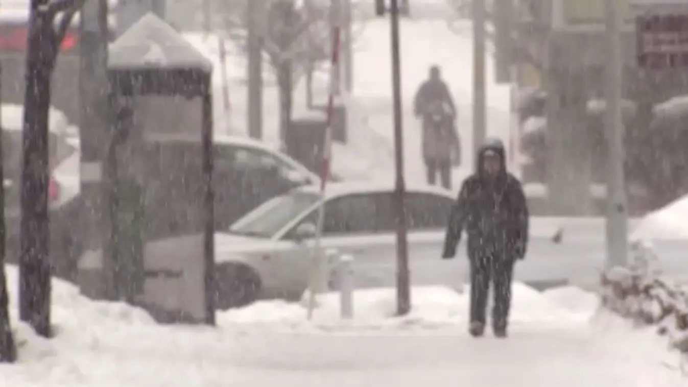 Tragédiákkal járt a sűrű havazás Japánban
