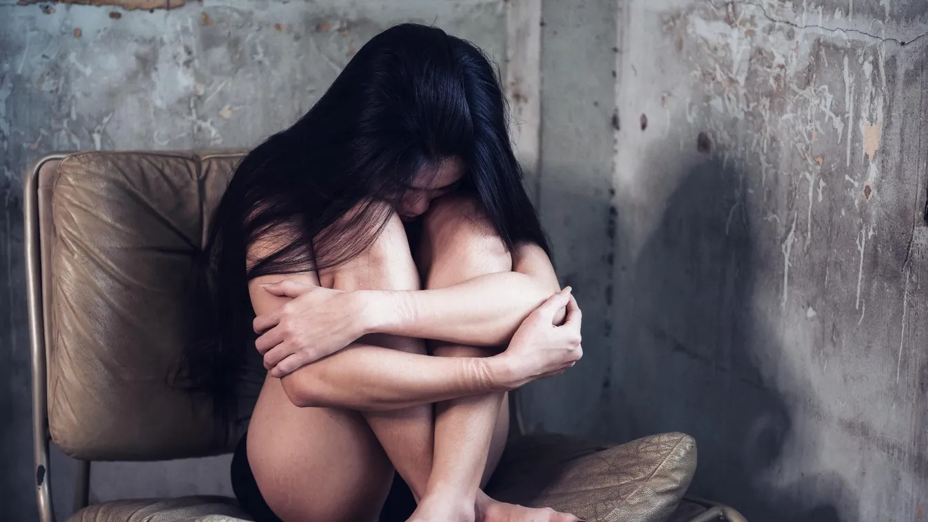 Saját kiskorú lányát kényszerítette prostitúcióra