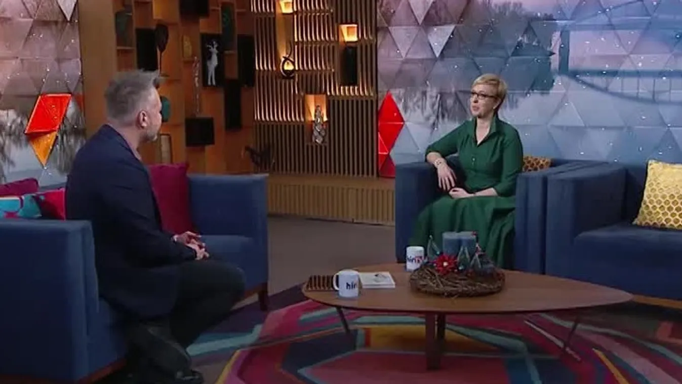 Mozaik:  Az ég tartja a királyt - Megjelent Zsuffa Tünde legújabb könyve