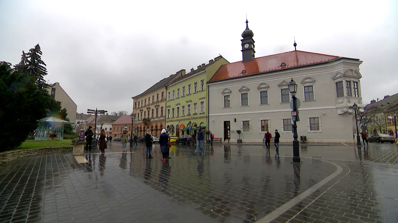 Már csak regisztrációval és borsos felhajtási díjjal mehetnek fel a Budai Várba a turistabuszok
