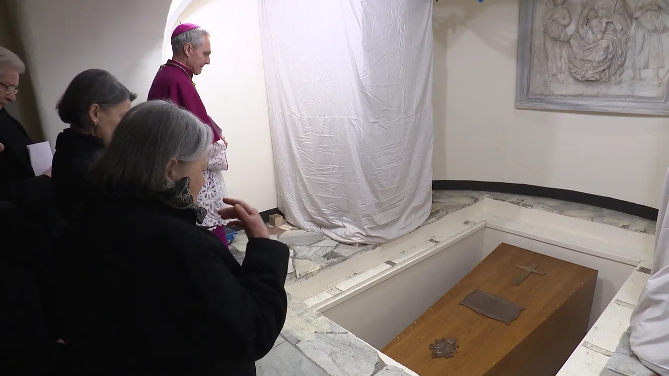 Vasárnaptól látogatható XVI. Benedek sírja