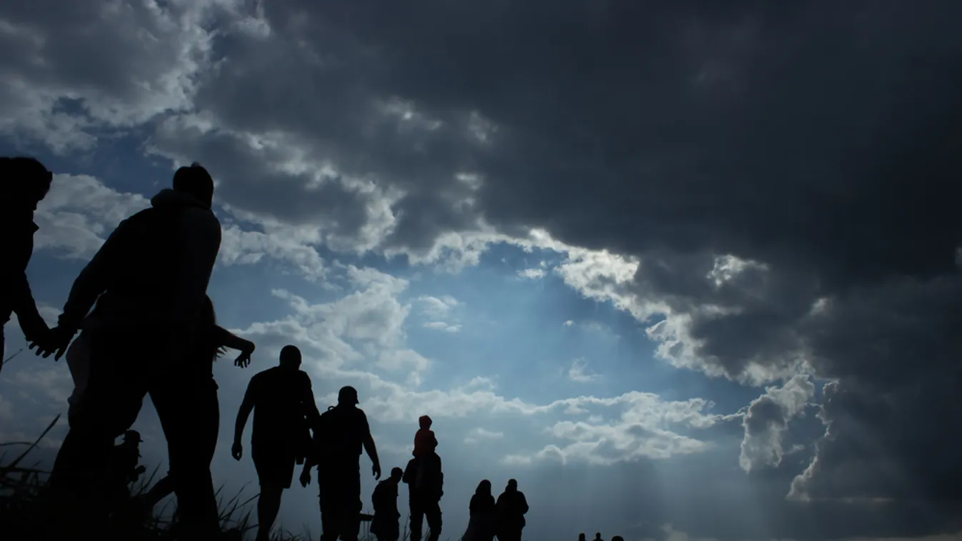 Közel négyszáz határsértő ellen intézkedtek a rendőrök a hétvégén