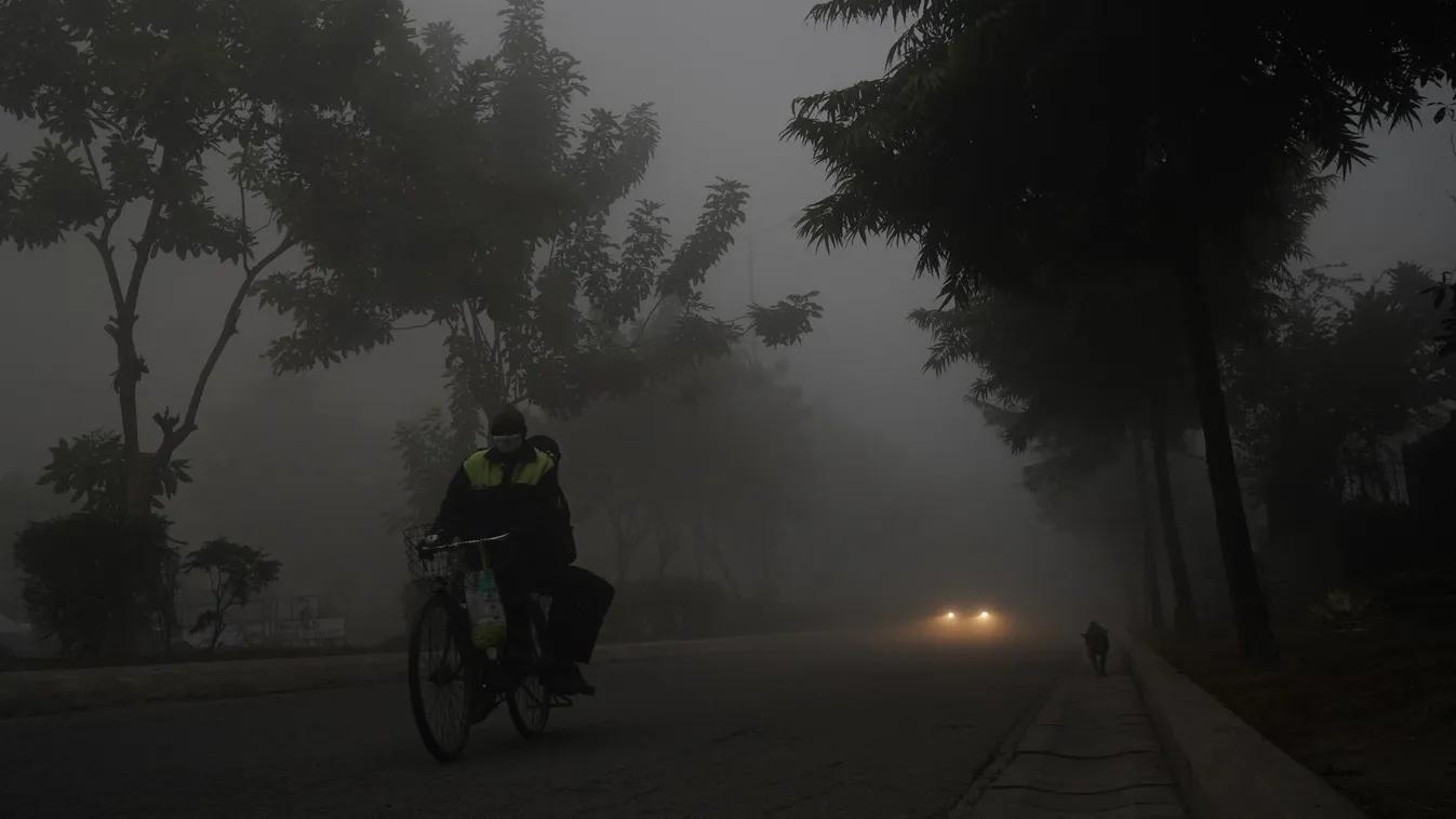Sűrű köd borítja az indiai fővárost