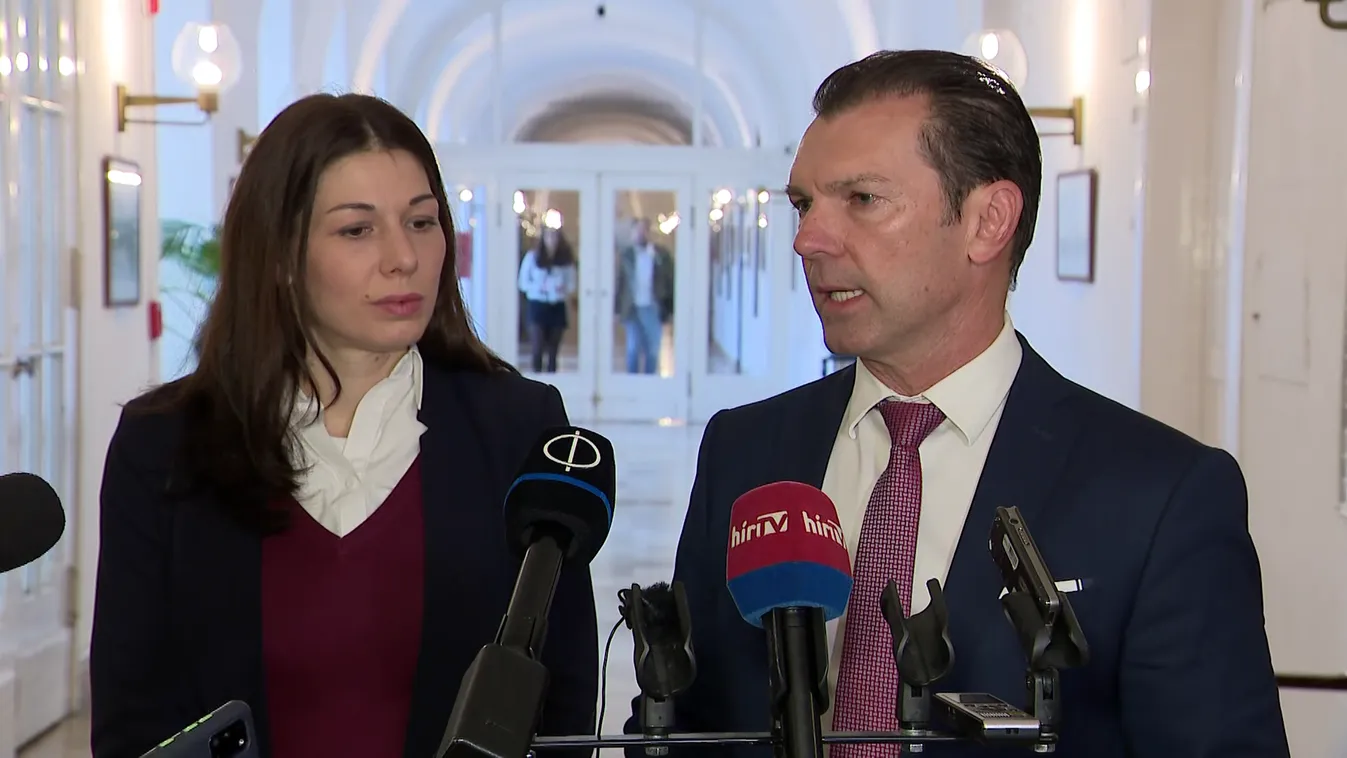 Pozíciókkal csábít a DK