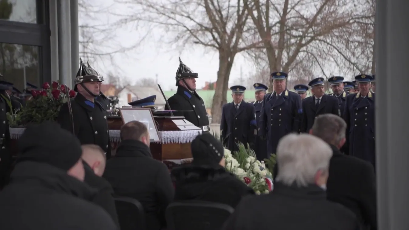 Mátészalkán utolsó útjára kísérték a halálra késelt rendőrt