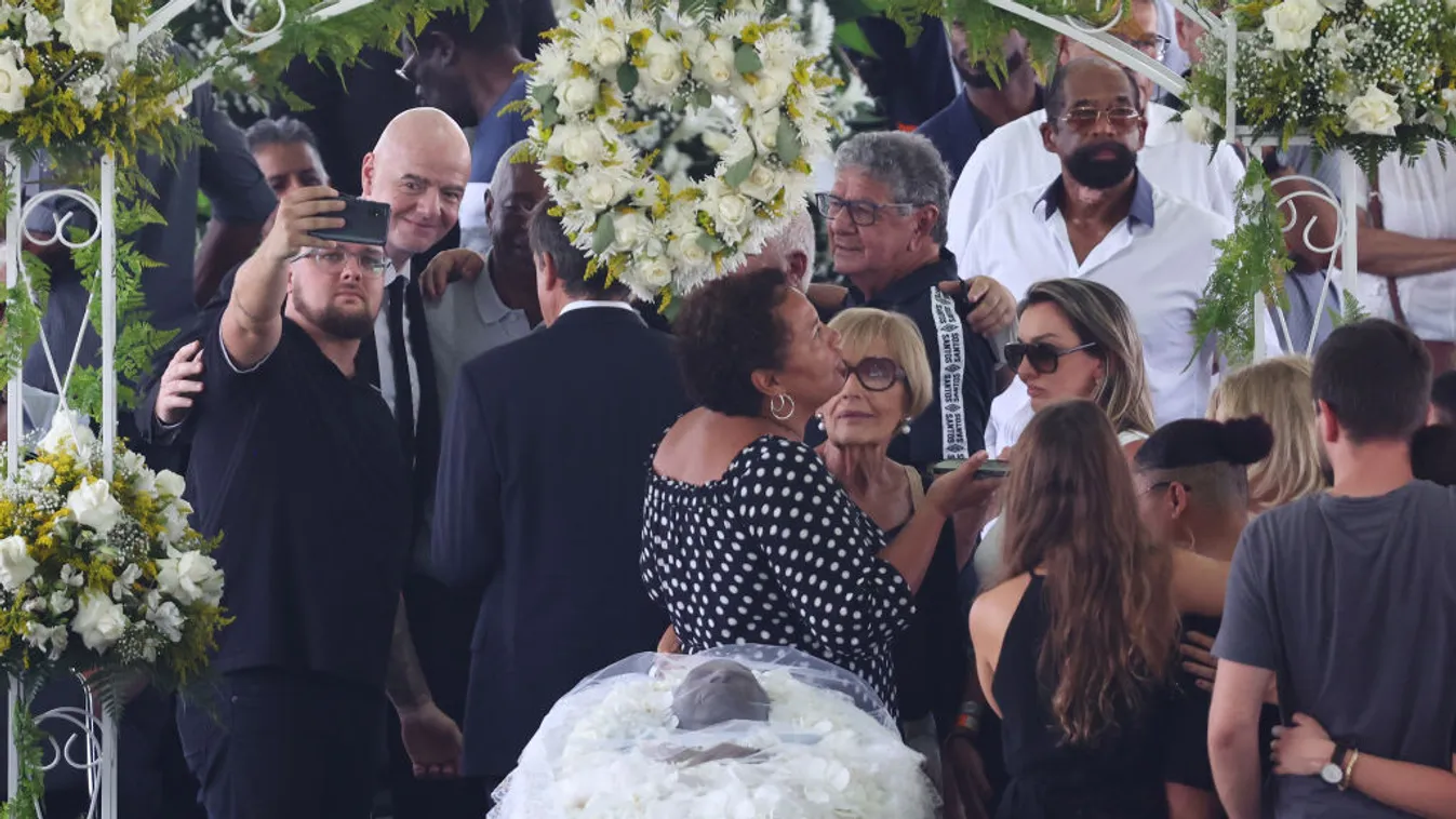 Infantino visszautasítja a szelfi miatt kapott kritikát