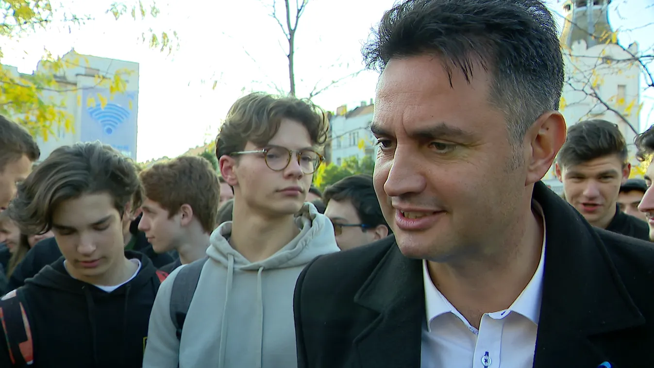 Vécépapírra is költhettek a guruló dollárokból