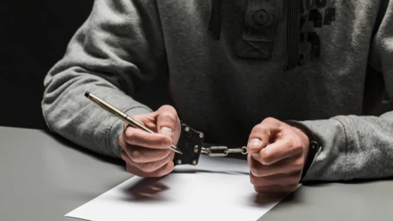 Csak a szomszéd idős nénit akarta megvédeni a rendőrgyilkos