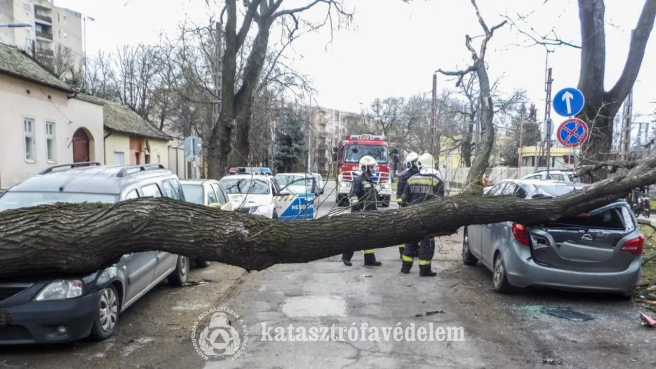 Több száz épület megrongálódott, több ezer segélyhívást kaptak a tűzoltók