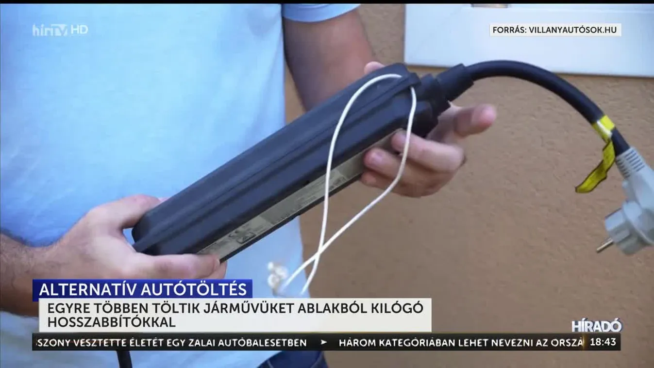 Egyre többen töltik járművüket ablakból kilógó hosszabbítókkal