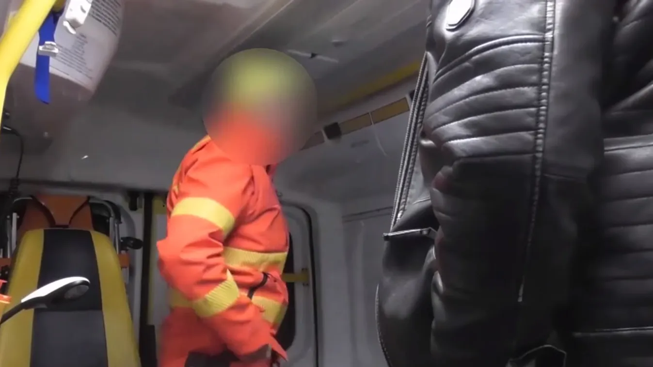 Videó a mentőáplóról, aki 70 ezer forintot lopott a „beteg”-től