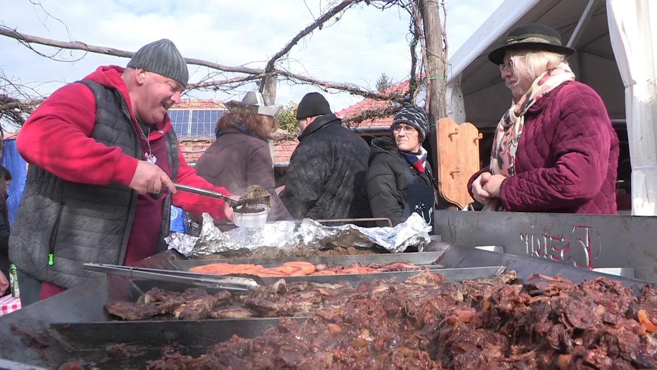 Hagyományőrző farsangi disznótoros fesztivált rendeztek Reziben