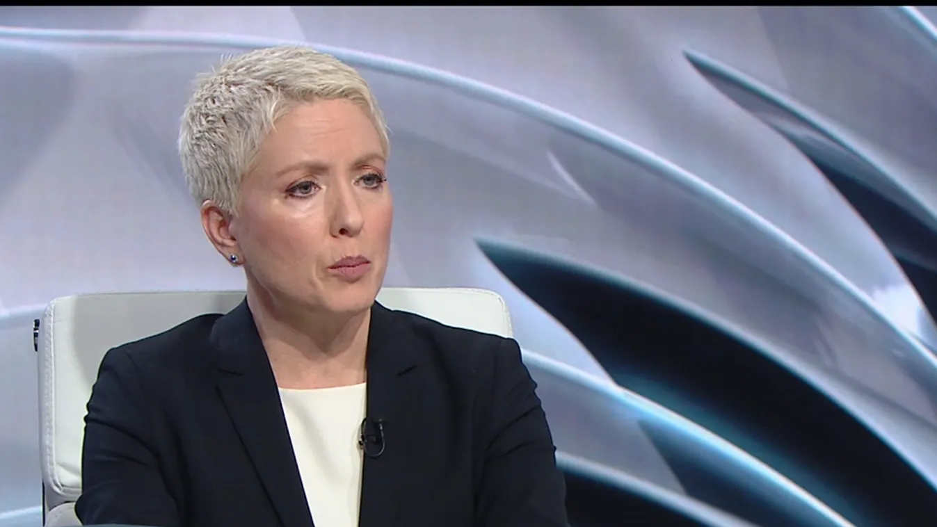 Bradley-Farrell könyvet ír Magyarországról