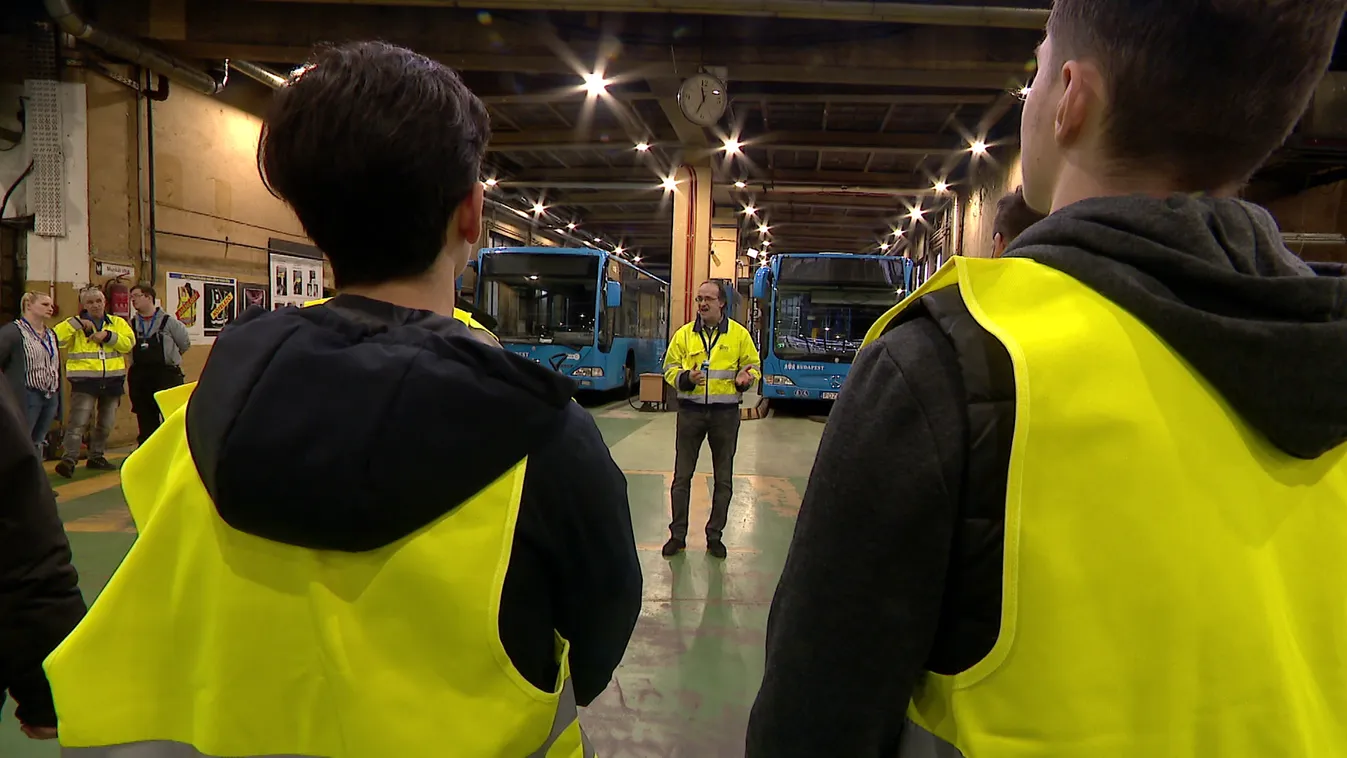 Nyílt napot tartottak az óbudai buszgarázsban