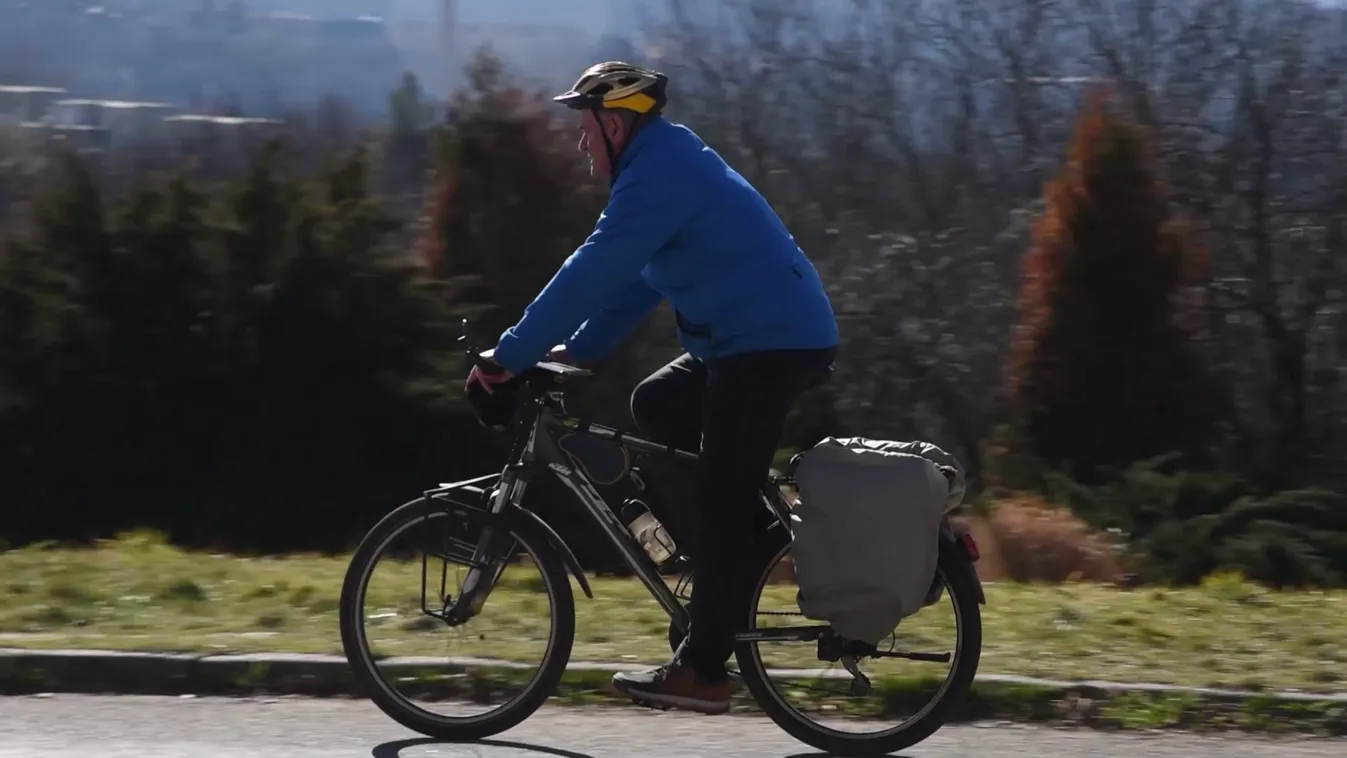 Radar - 70 évesen is nyeregben