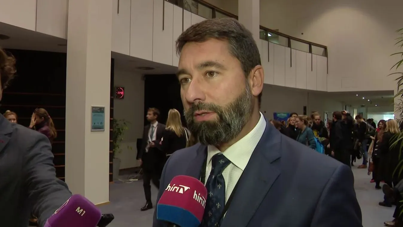 Hidvéghi Balázs: Fegyverszállítások helyett békét!