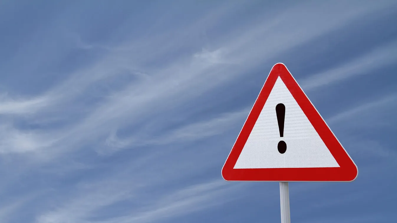 Homokfelhő rontja a látási körülményeket az M1-esen