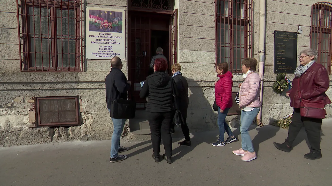 NAV-végrehajtók szállták meg a Fővárosi Roma Önkormányzatot