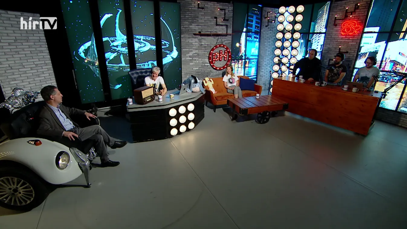 Politikai hobbista: Kinek, mi jut eszébe a kokárdáról?