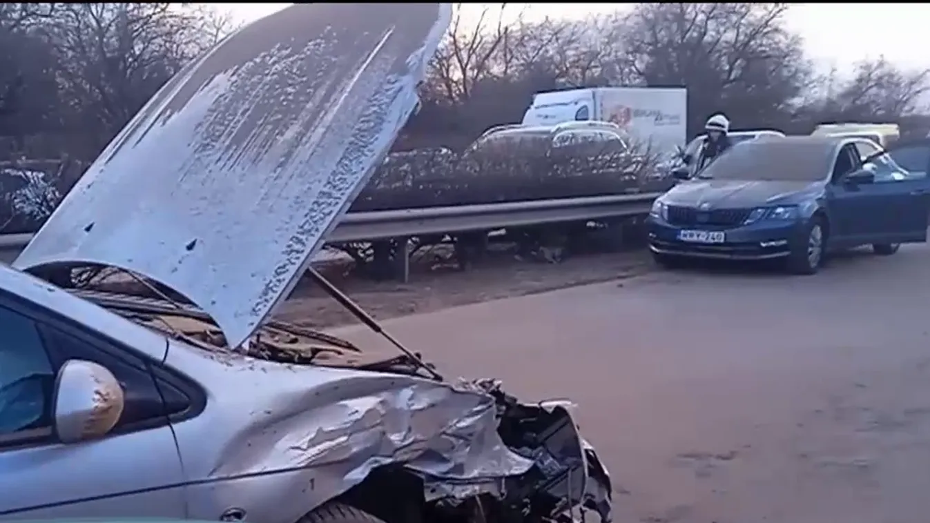 70 hivatásos és 20 önkéntes tűzoltó vett rész a mentésben