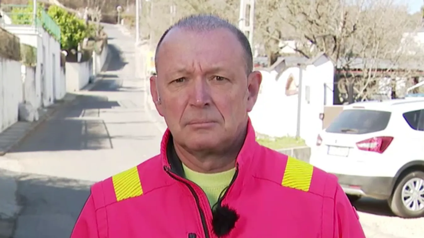 4 gyermek és 10 felnőtt sérült meg súlyosan a tömeges karambolban