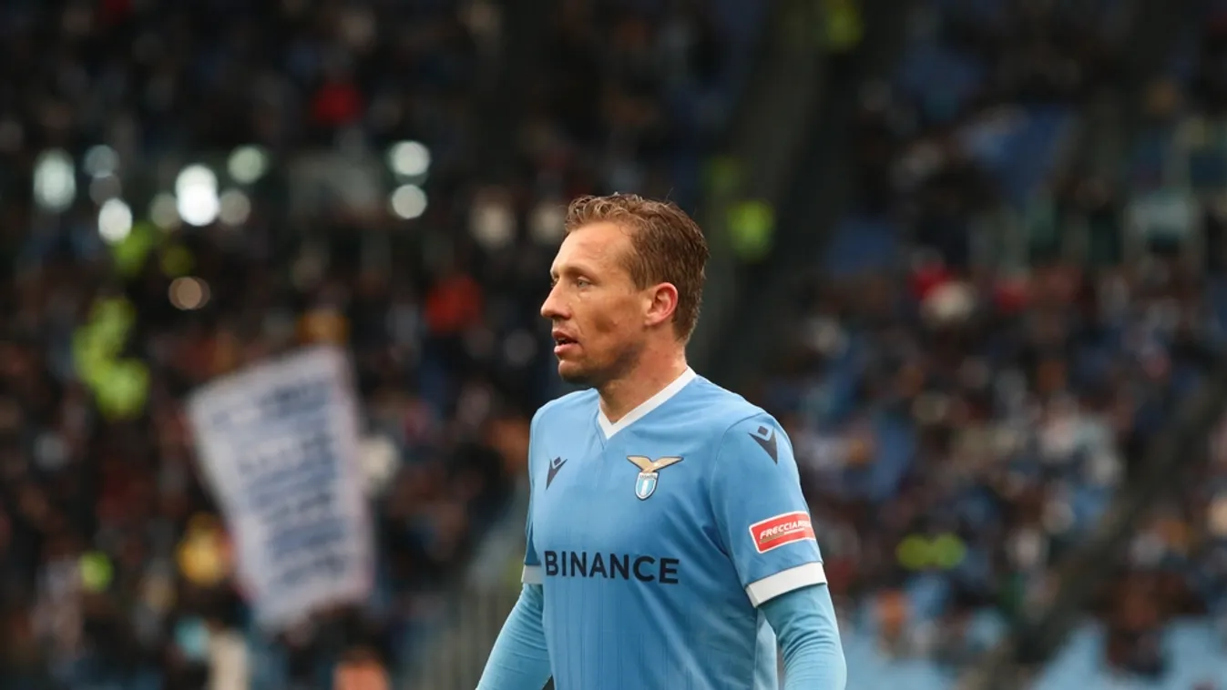 A brazil válogatott labdarúgó bejelentette visszavonulását