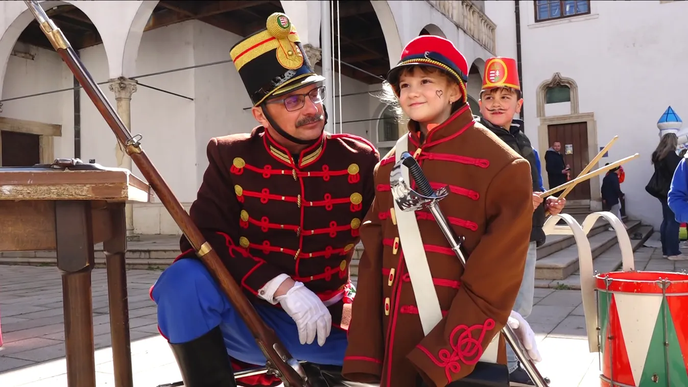 Korhű ruhákba öltözhettek a gyerekek a Siklósi Várban