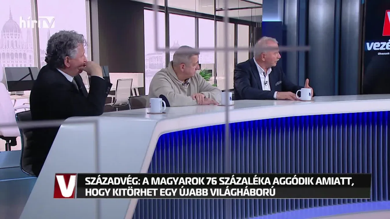 Vezércikk: Karácsony tárt karokkal várja a pápát, de a szenteltvíztartóba vizelés belefér