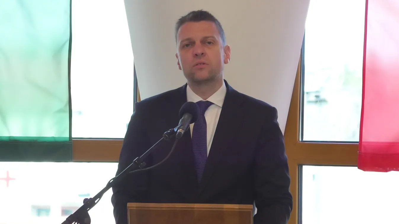 Menczer Tamás: A kormány stratégiai célja, hogy támogassa a családokat