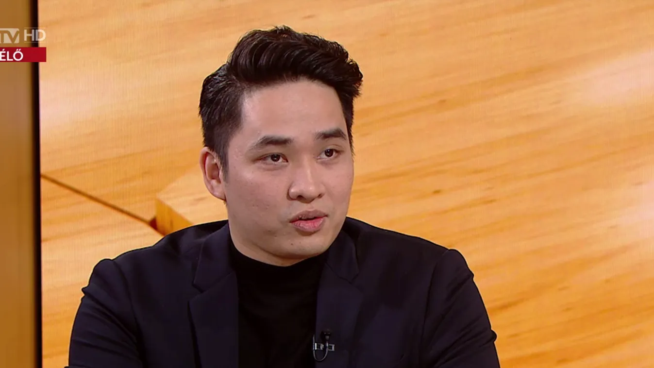 Ninh Duc Hoang Long csodálatos magyarsággal énekel