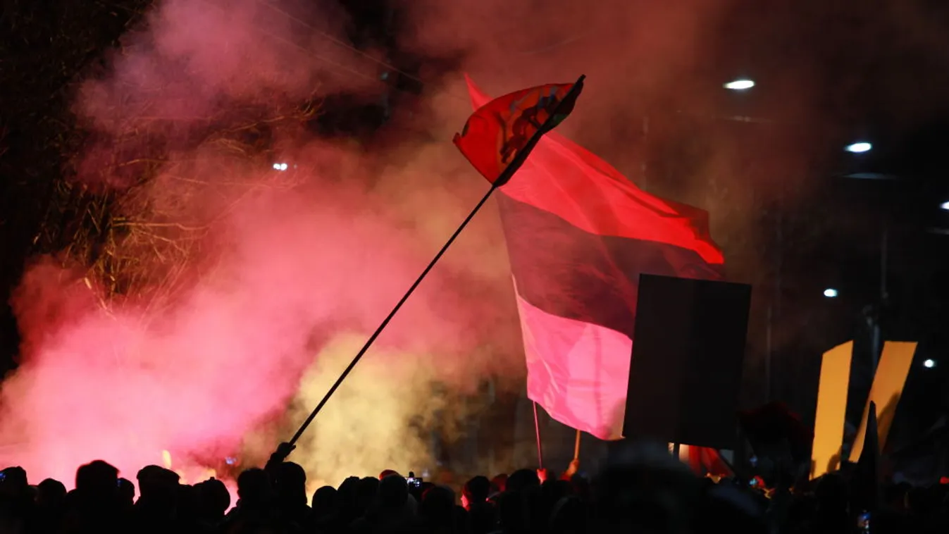 „Nem adjuk Koszovót!” - ezrek tüntettek Belgrádban