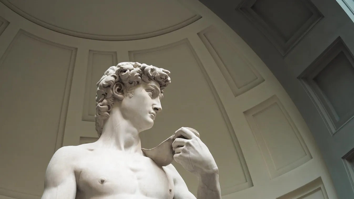 Drag queenek iskolai előadást tarhatnak az anális szexről, de Michelangelo Dávidja „problémás”