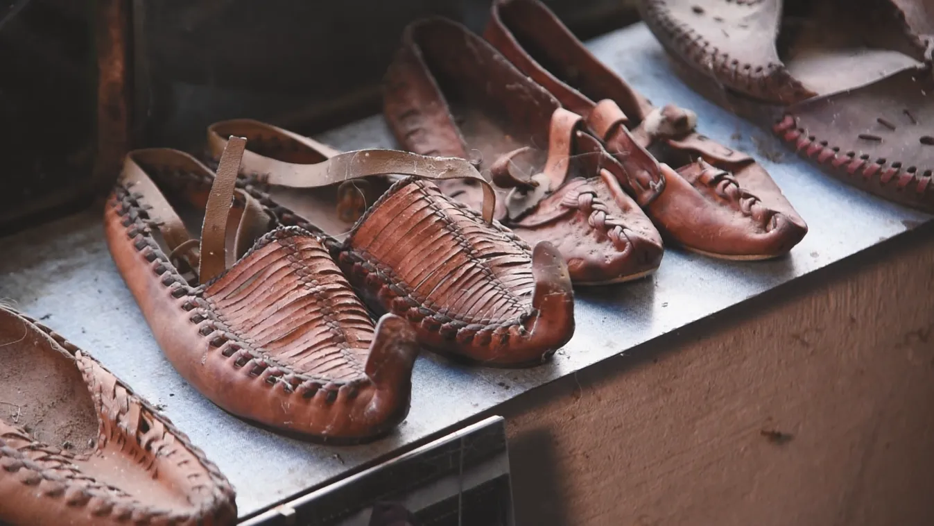 Radar - Tűzoltó az ország egyetlen bocskorkészítője