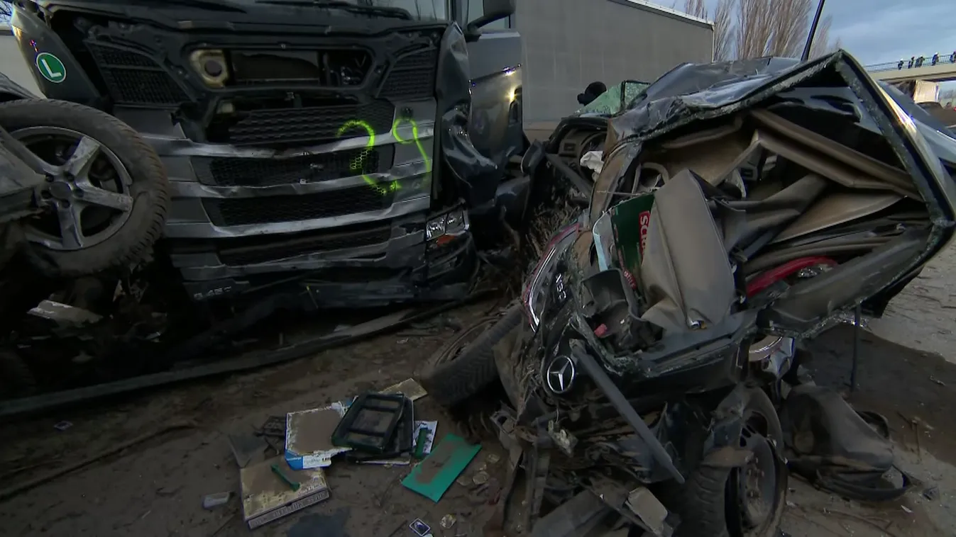 A rendőrség még vizsgálja a tömegkarambolt