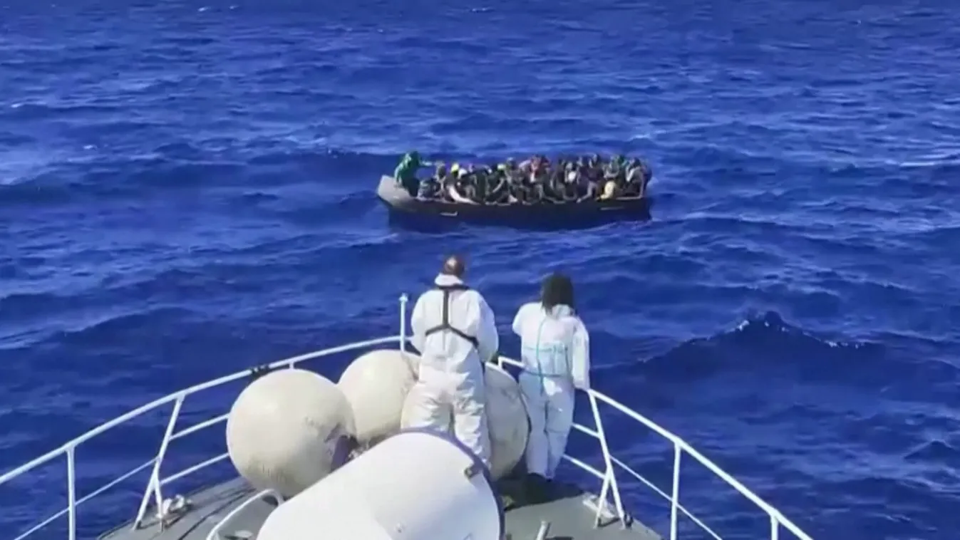 Migránsok százait vette fel az olasz parti őrség Málta térségében