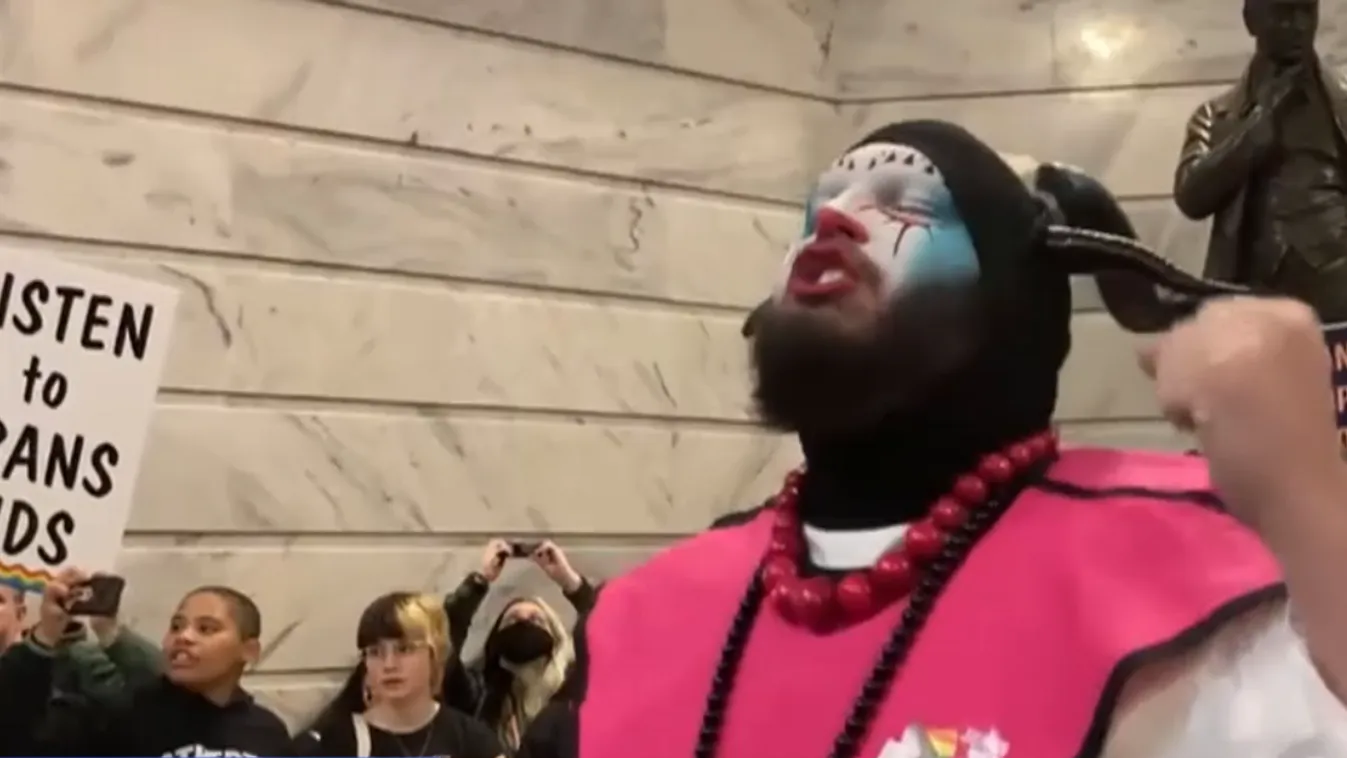 Transzsámán vezetésével követelték a gyermekek nemváltásának jogát az LMBTQ-aktivisták