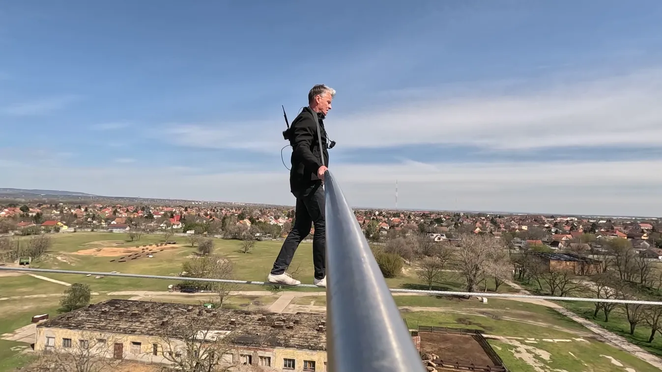 Radar - Drótkötélen a Duna felett