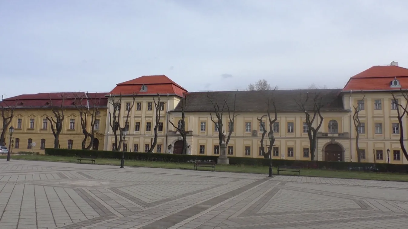 Továbbra sem adná vissza egyházi tulajdonba az ingatlanokat a váci balliberális vezetés