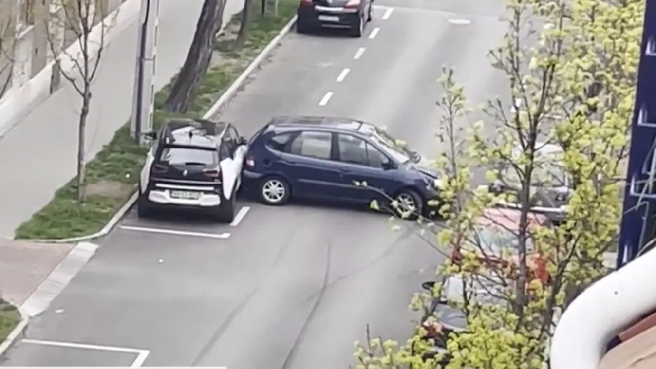 Meg akart fordulni, két másik autót is összetört a szerencsétlenkedő fővárosi sofőr