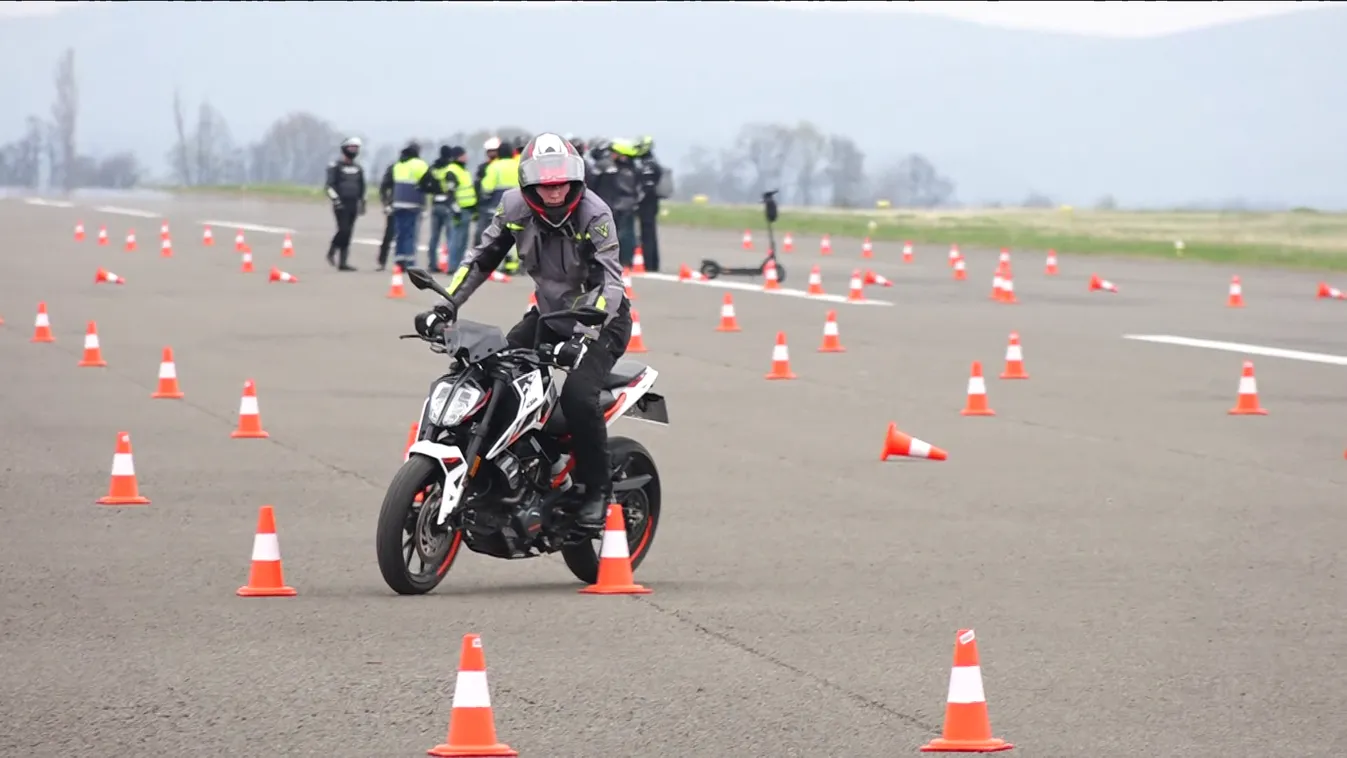 Vezetéstechnikai tréning motorosoknak