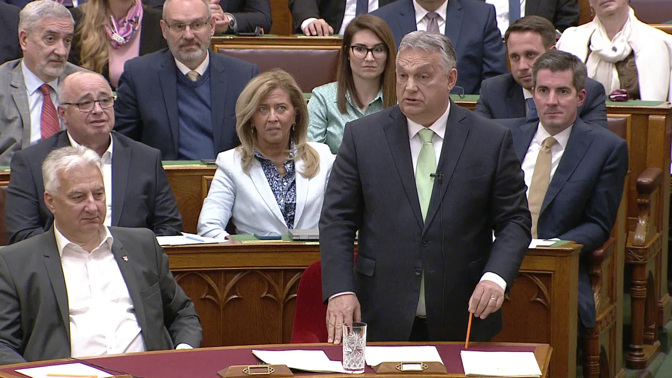Adok-kapok a parlamentben, a képviselőknek Orbán Viktor válaszolt