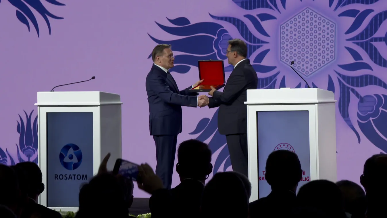 A Roszatom vezérigazgatója adta át az első fűtőelem-szállítmányt Akkuyuban