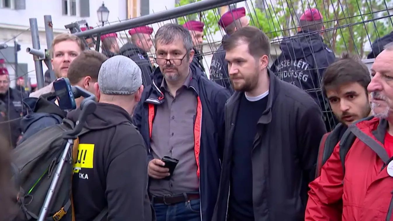 Ifj. Lomnici Zoltán: Arányos volt a rendőrség fellépése a Karmelitánál